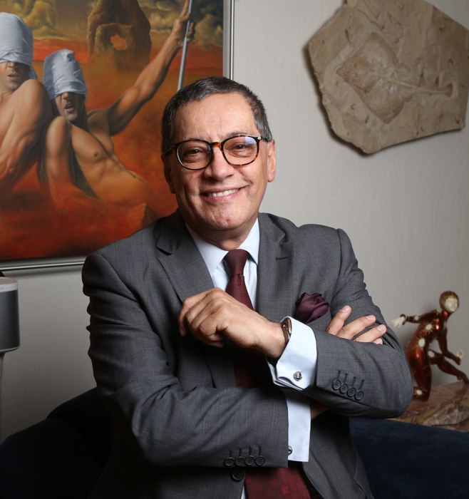 Dr. Carlos Salazar